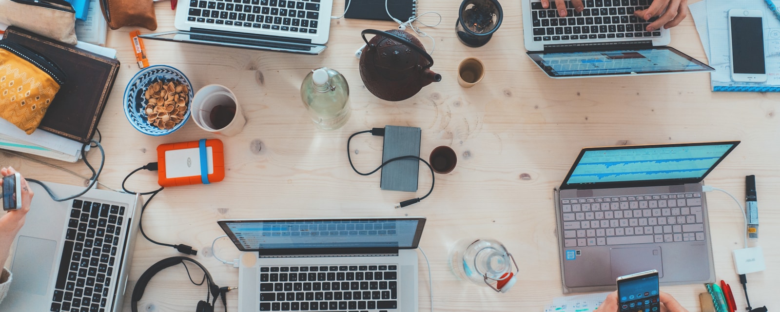 Your Competitors Are Already Running AI SDRs. Here's What That Means for You. — Veneris blog article image